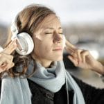 Slušalke na ušesih