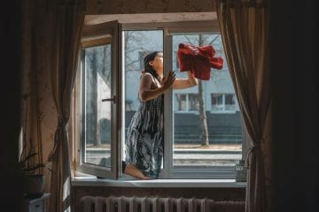 Zdaj je pravi čas za teraso, balkon in okna: delo, ki ga je bolje opraviti pred vročino