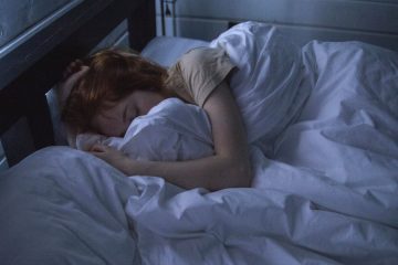 Skrita nevarnost v vaši spalnici: Ta stvar vam krade energijo, še preden se sploh zbudite