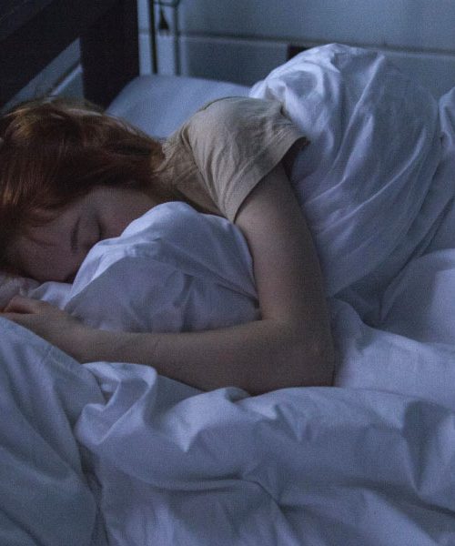 Skrita nevarnost v vaši spalnici: Ta stvar vam krade energijo, še preden se sploh zbudite