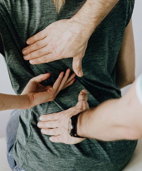 To naredite zjutraj, če vas boli križ – večina dela ravno obratno