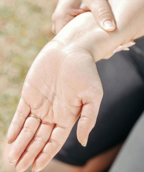 Kaj narediti, če te boli zapestje