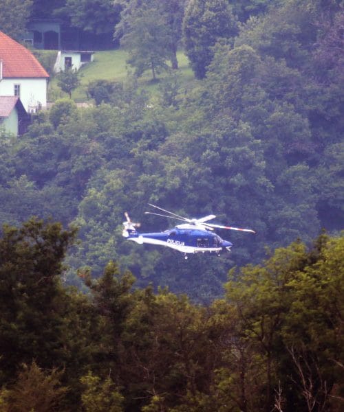 Zakaj še danes pogledamo v nebo, ko zaslišimo helikopter