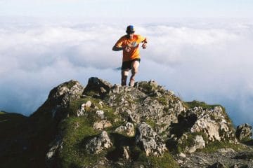 Hoja v hrib ali tek: kaj bolj pomaga pri kurjenju maščob in manj obremeni sklepe