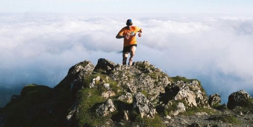 Hoja v hrib ali tek: kaj bolj pomaga pri kurjenju maščob in manj obremeni sklepe