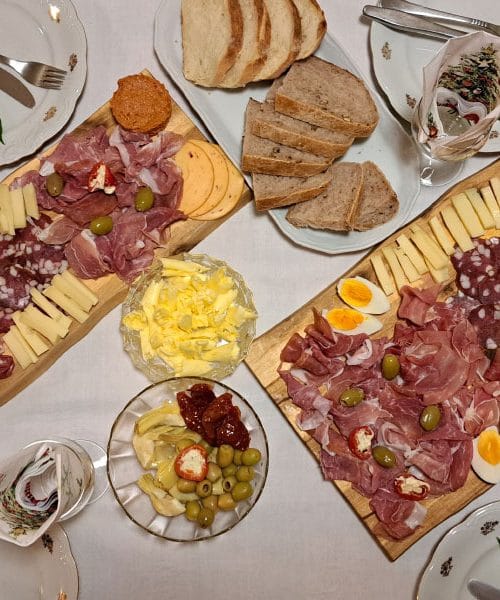 Kako narediti lep narezek, ki na mizi vedno pritegne poglede