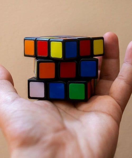 Kako sestaviti Rubikovo kocko – vodič za začetnike