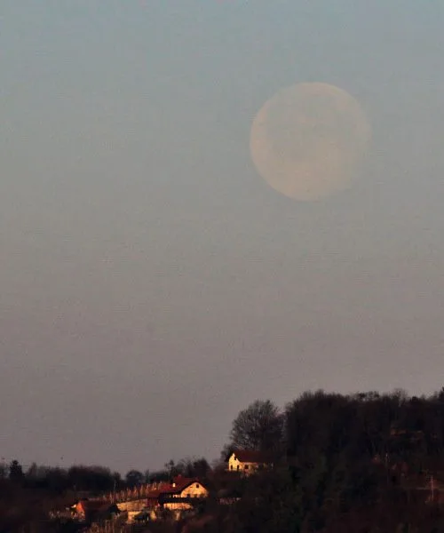 Polna luna april 2026: kdaj bo ščip in katere lunine mene nas še čakajo