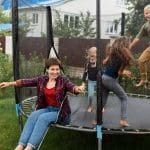 Skakanje po trampolinu