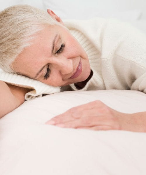 Ta položaj pred spanjem lahko poslabša bolečine v križu