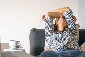 Po 50. letu veliko žensk poje premalo beljakovin – posledice se lahko pokažejo tiho