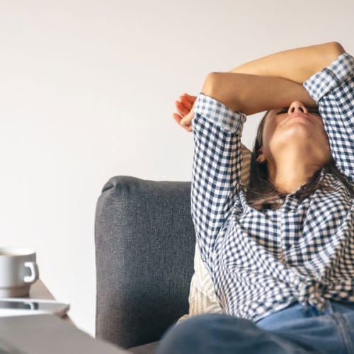 Po 50. letu veliko žensk poje premalo beljakovin – posledice se lahko pokažejo tiho