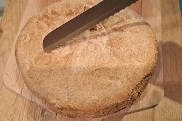 Zakaj so naše babice na spodnji strani hlebca kruha naredile križ