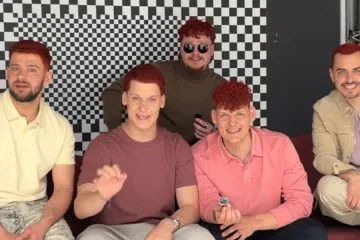 Zakaj imajo Firbci kar naenkrat rdeče lase?