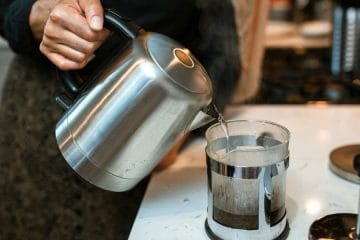 Aluminijasta kroglica v grelniku vode? Trik, o katerem govori vse več ljudi