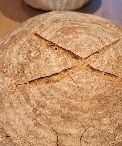 Zakaj peki zarežejo hlebec v obliki križa in zakaj ta rez ni le okras