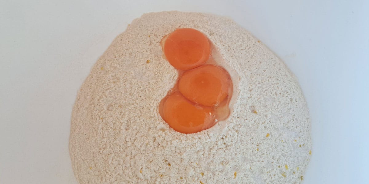 Jajca, limonina lupinica, moka