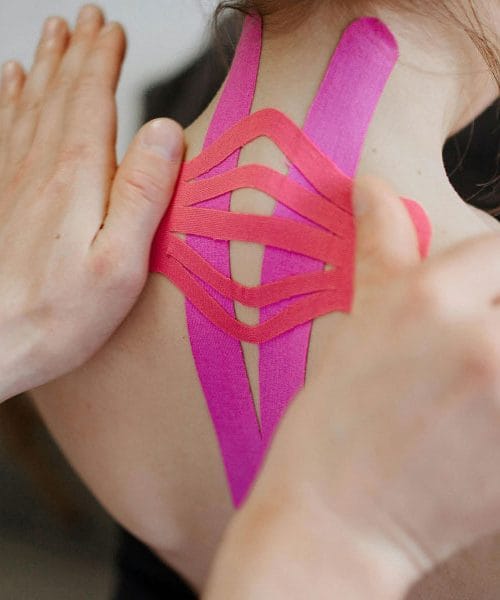 Nova raziskava odpira stara vprašanja: “Kinezio trak” ni čudežna rešitev?