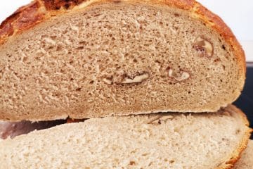 Kruh z orehi: kdaj jih dodati v testo in koliko jih potrebujete za 500 gramov moke