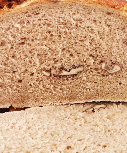 Kruh z orehi: kdaj jih dodati v testo in koliko jih potrebujete za 500 gramov moke