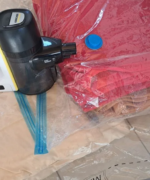 Boste menjavali zimsko kolekcijo oblačil? Lahko jih shranite tudi tako