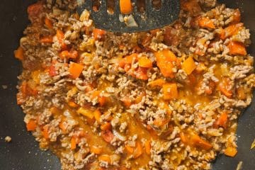 Tako pripravite meso za lazanjo, da bo res polnega okusa