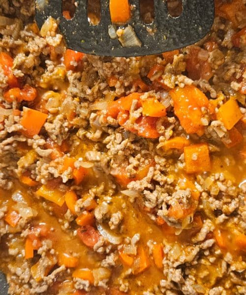 Tako pripravite meso za lazanjo, da bo res polnega okusa