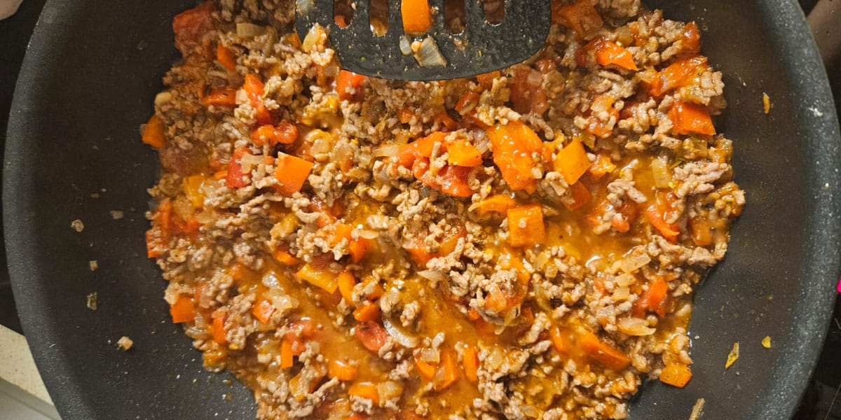 Tako pripravite meso za lazanjo, da bo res polnega okusa