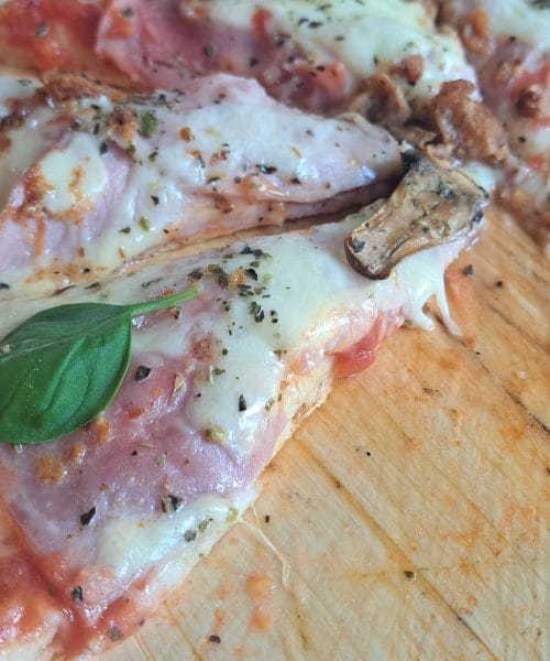 Najboljša domača pica, ki jo boste spekli v pečici