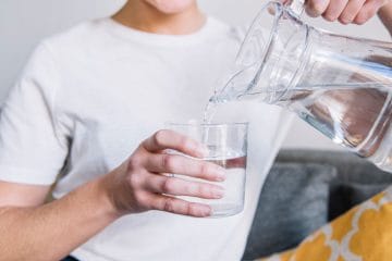 Kaj piti namesto vode, ko temperature presežejo 30 stopinj
