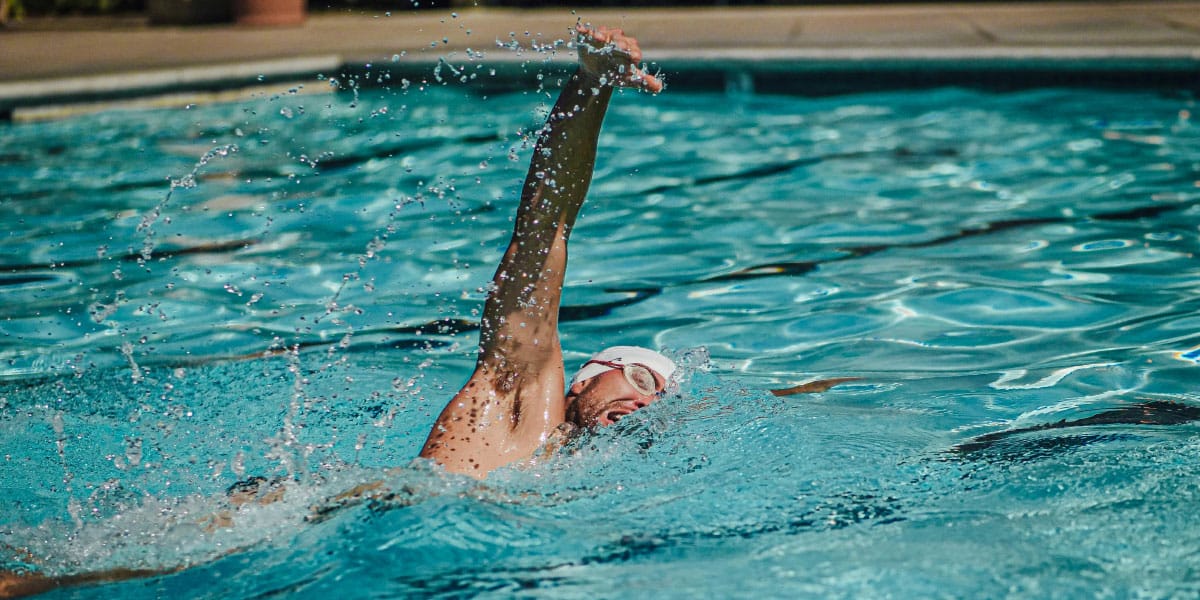 Plavanje ne spremeni le telesa, ampak glavo: zato je po nekaj minutah vse drugače