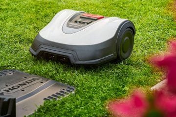 Kaj morate paziti pri nakupu robotske kosilnice?