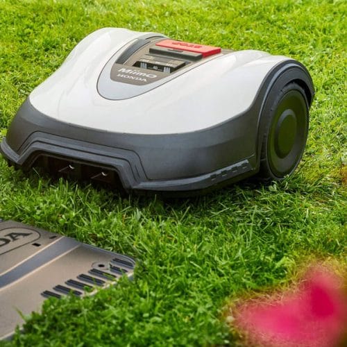 Kaj morate paziti pri nakupu robotske kosilnice?