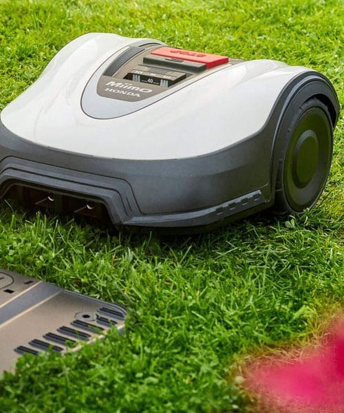 Kaj morate paziti pri nakupu robotske kosilnice?