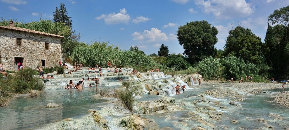 Saturnia za prvi maj: to je toskanski pobeg, ki ga mnogi odkrijejo šele prepozno