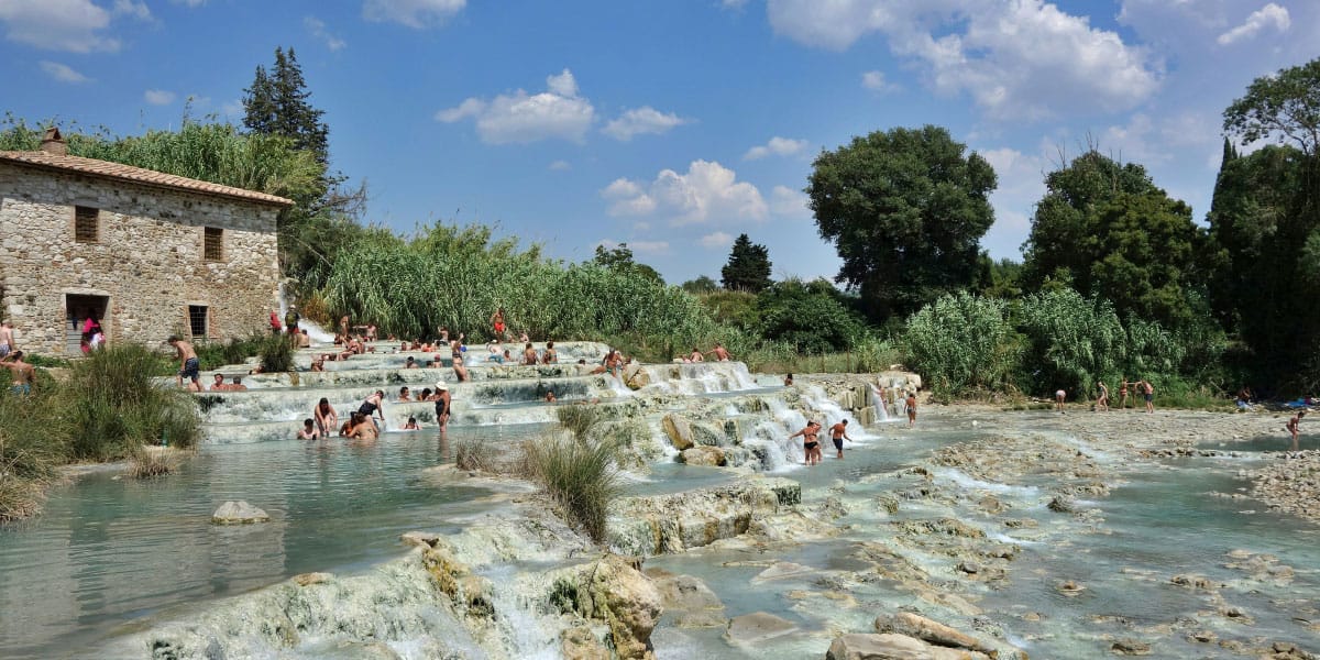 Saturnia za prvi maj: to je toskanski pobeg, ki ga mnogi odkrijejo šele prepozno