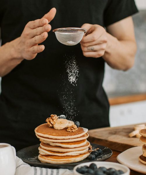 Zmanjkalo vam je sladkorja v prahu? Doma ga lahko pripravite v nekaj minutah