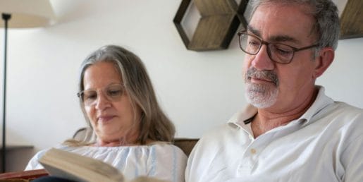 Kaj mož po 50. letu naredi, da se žena ob njem spet počuti zaželeno