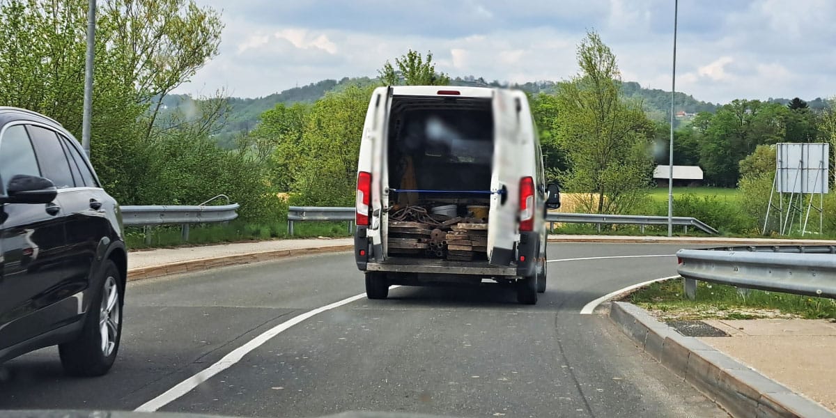 Tako se ne prevaža stvari v kombiju