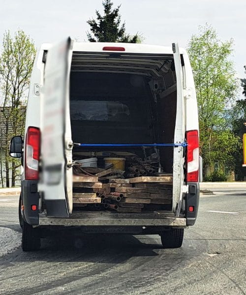 Tako se ne prevaža tovora v kombiju