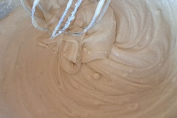 Delate testo za brezglutenski kruh? Ta pripomoček vam bo najbolj pomagal