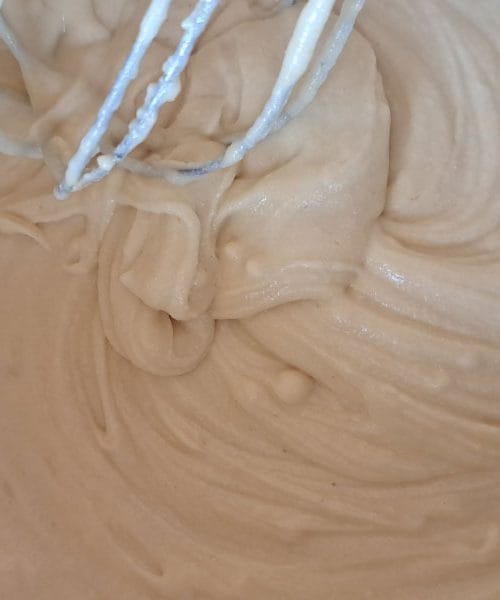 Delate testo za brezglutenski kruh? Ta pripomoček vam bo najbolj pomagal