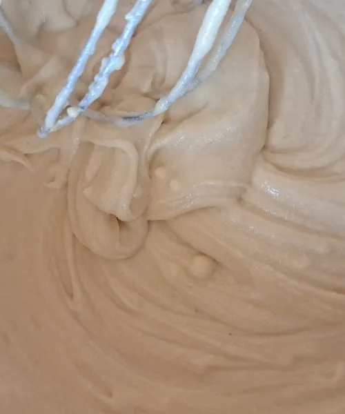 Delate testo za brezglutenski kruh? Ta pripomoček vam bo najbolj pomagal