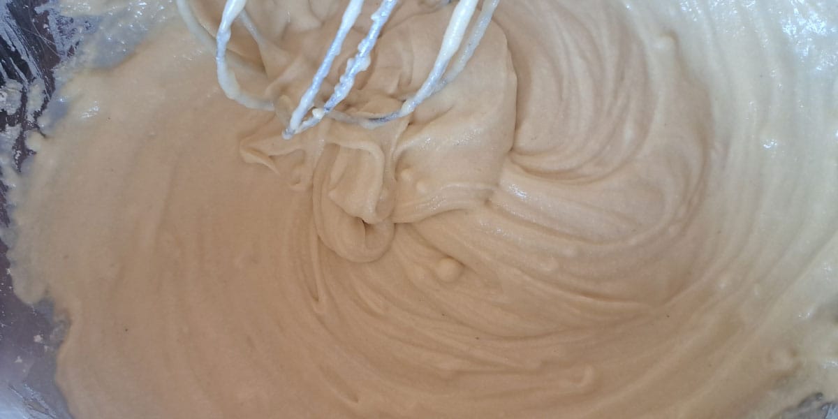 Delate testo za brezglutenski kruh? Ta pripomoček vam bo najbolj pomagal