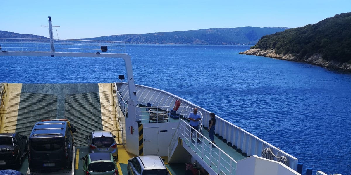 S trajektom na Cres? To morate vedeti, preden zapeljete proti Brestovi ali Krku