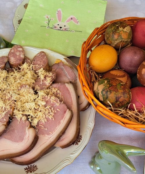 Velikonočna miza je lahko videti bogata, pa vseeno nekaj manjka – to opazijo šele gostje