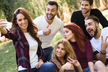 Najbolj privlačni ljudje v prostoru skoraj vedno počnejo teh 9 stvari