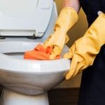 WC školjka, rumeni madeži