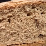 Zakaj kruh poči ob strani