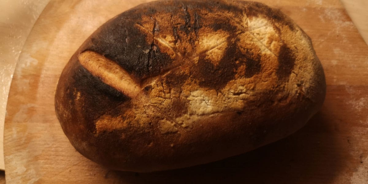 Pečete kruh, pa se vam vedno preveč zapeče? Težava je v tej podrobnosti